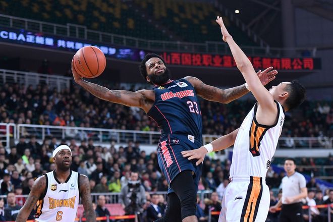 关于广东宏远转会期调整名单，志在欧冠名次提升，气氛紧张，控场能力受关注的信息